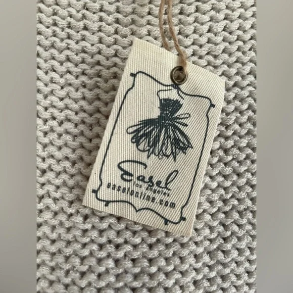 NWT Easel Los Angeles Chunky Knit Sweater S/M Relaxed Fit Beige Top Crew neck - Picture 4 of 12